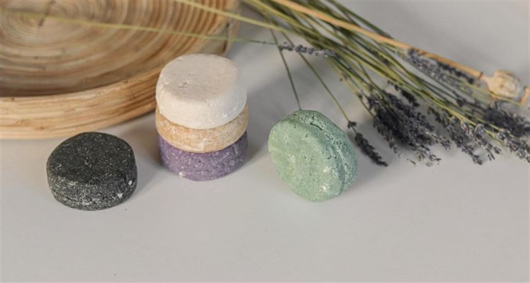 Hos natural living kan du få en lækker shampoobar